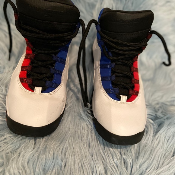 Sneakers - Picture 2 of 3